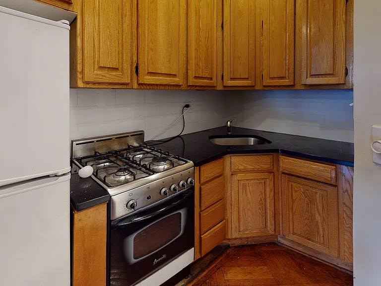325 W 88th St #8 — Photo 8