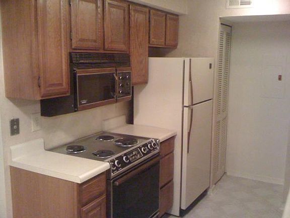 3rd image of 11140 N Stratford Dr #508
