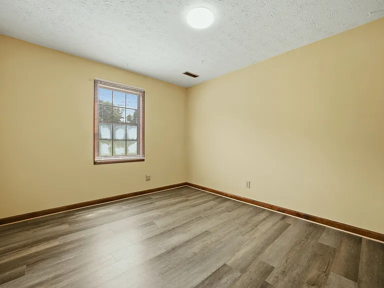 1701 Rose Garden Ln — Photo 8