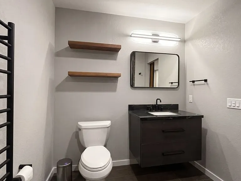 218 N French St — Photo 19