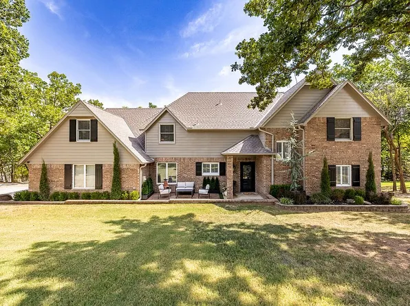 12123 Skyline Dr, Jenks, OK 74037
