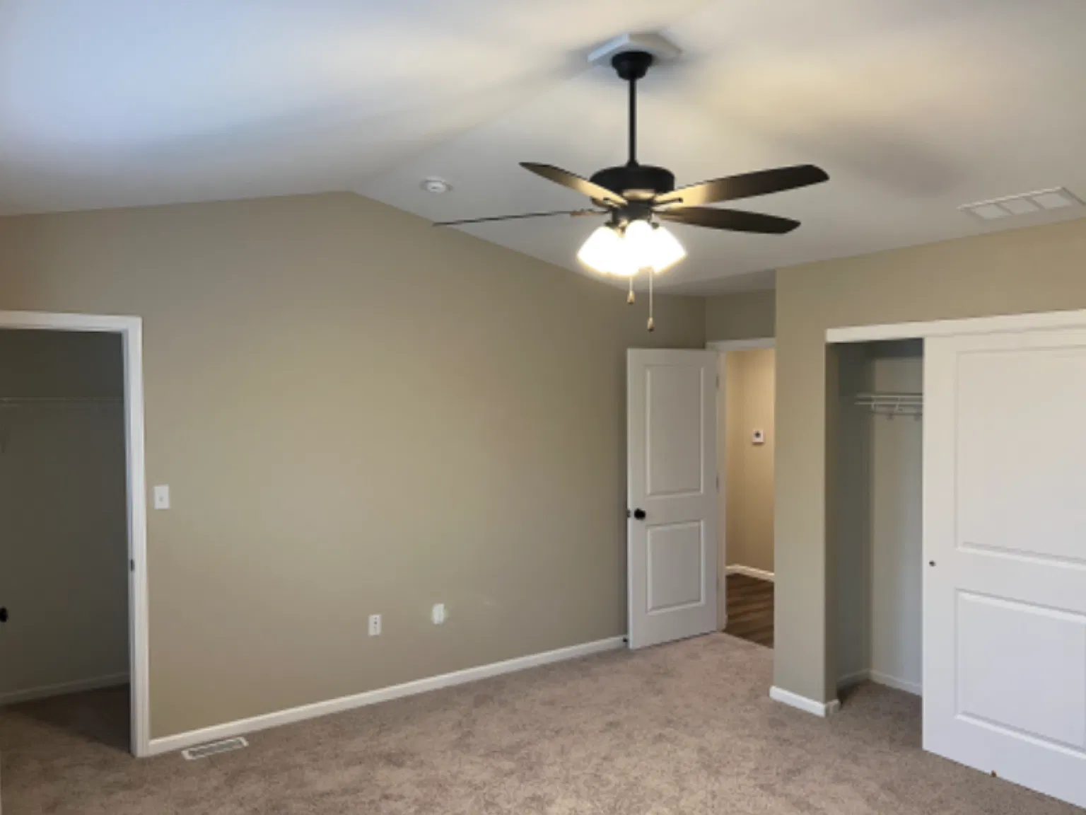2 bed, 1.5 bath, 1800 sqft, $1,825 — Photo 3