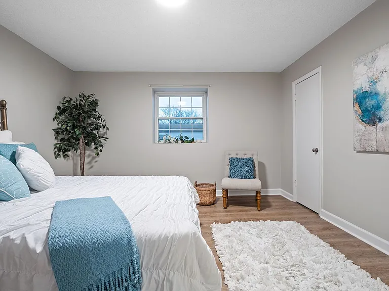 Silver Birch Apartments — Photo 64