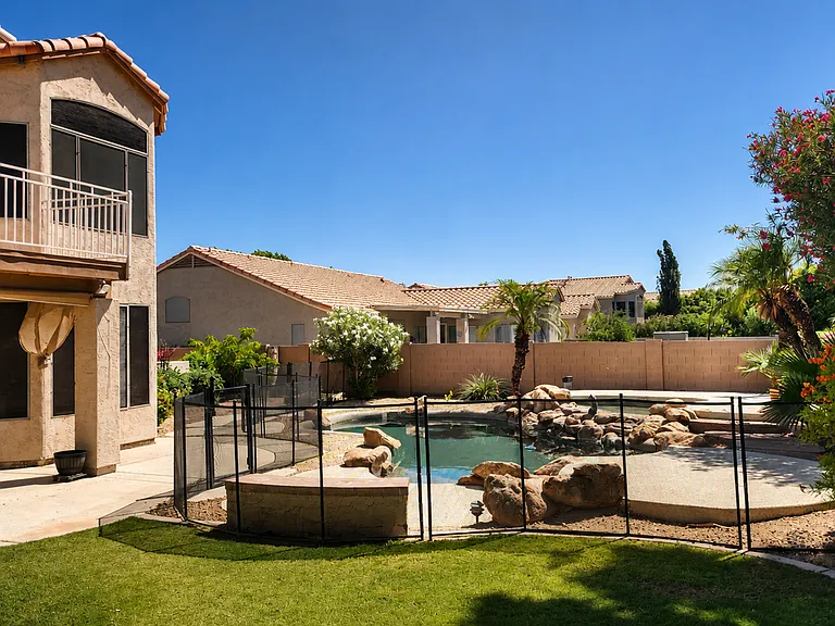 1729 W Canary Way — Photo 2