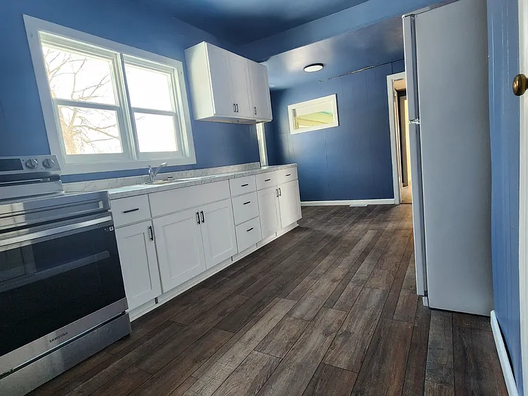 1460 Eagle St — Photo 5