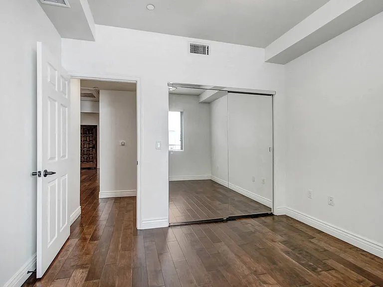 4410 Sepulveda Apartments — Photo 72