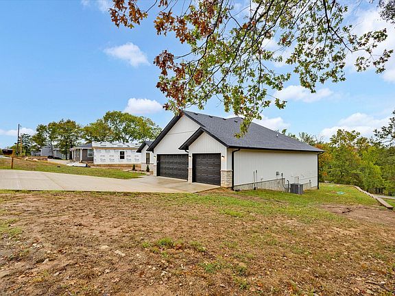 4th image of 123 Pinewood Drive