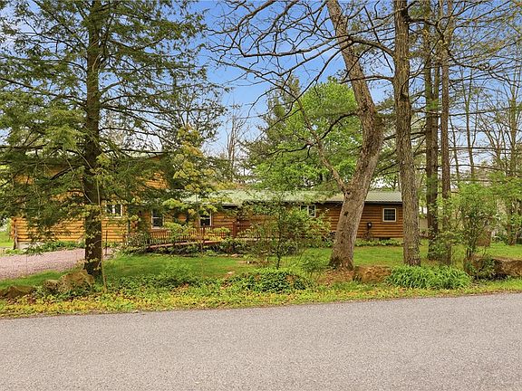 3rd image of 664 Lake Shore Rd