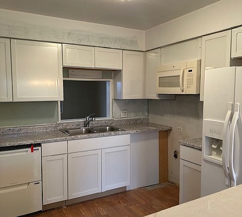 3rd image of 1036 Cumberland Ct