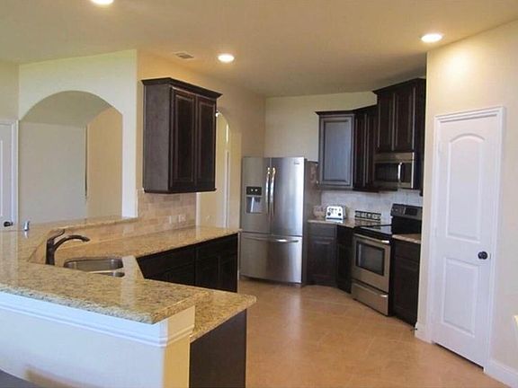 5th image of 402 Hillstone Dr