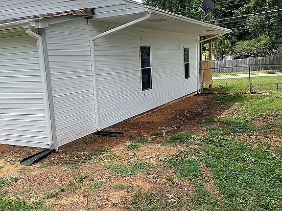 4th image of 3802 Flint St