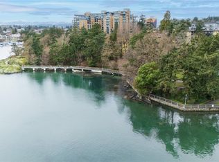 532 Bowlsby Pl, Victoria, BC