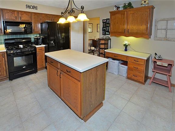 3rd image of 1071 Redoak Dr