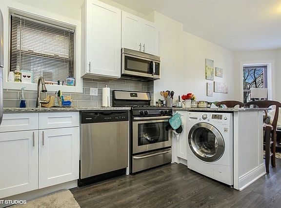 4th image of 2539 W Carmen Ave APT 1F