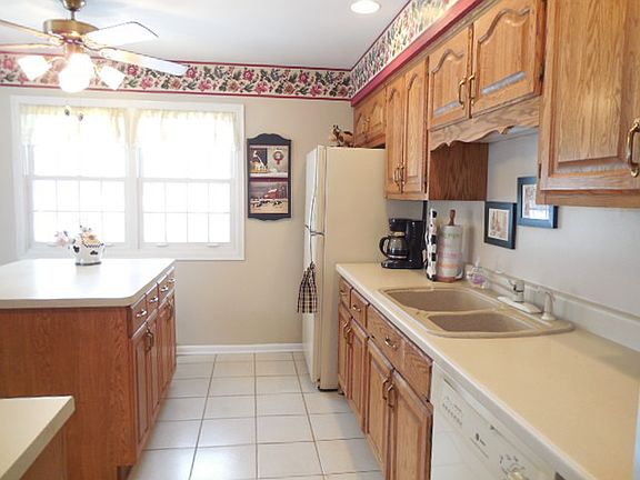 5th image of 12251 Derby Ln
