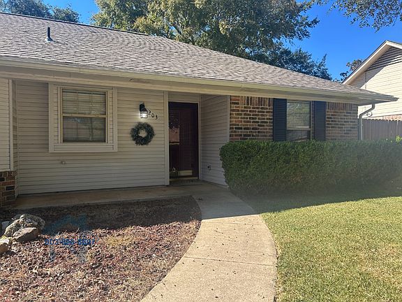 3rd image of 203 Jeffrey Ln