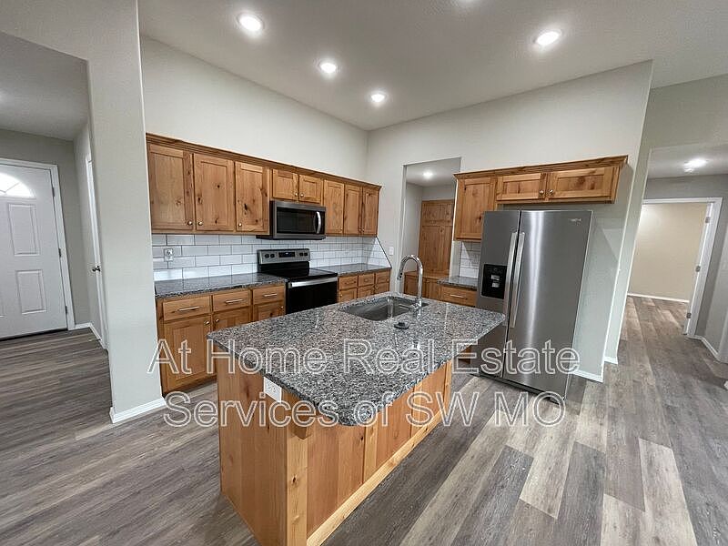 1st image of 529 Evergreen Ave