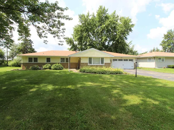 2838 River Rd, Kankakee, IL 60901