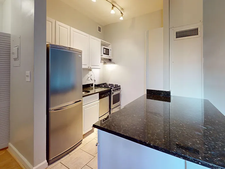 201 Massachusetts Ave NE #301 — Photo 2