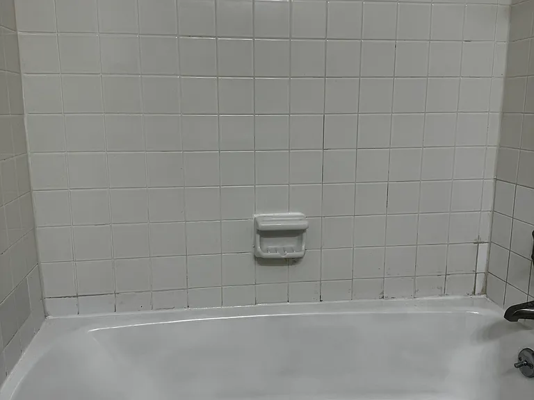 76 Scott Dr — Photo 2