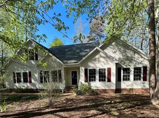 956 Wilton Coves Dr, Hartfield, VA 23071