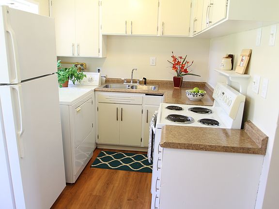 4th image of 5709 241st St SW