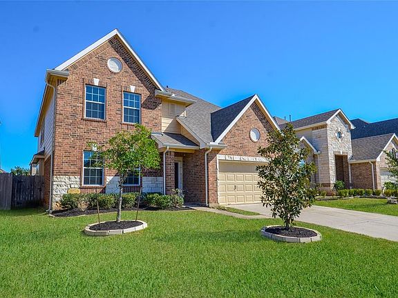 3rd image of 3215 Fairmont Hills Ln