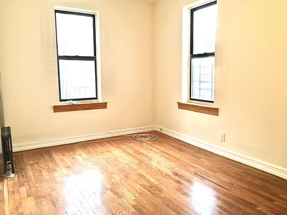 3rd image of 10 Adrian Ave APT 1C