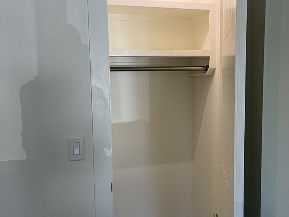 4th image of 824 13th Ave S