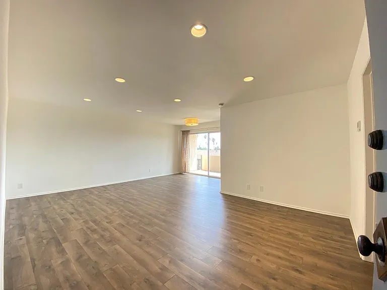 1515 Oak St #34 — Photo 4
