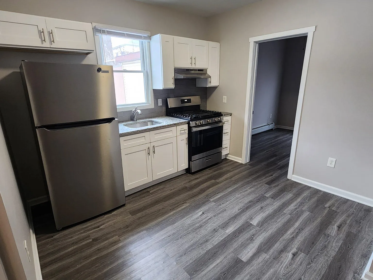 2 bed, 1.0 bath, $1,850 — Photo 2