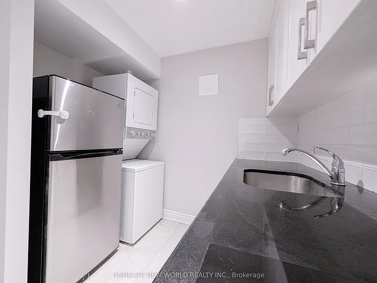 10 Dixon Ave #LOWER — Photo 2