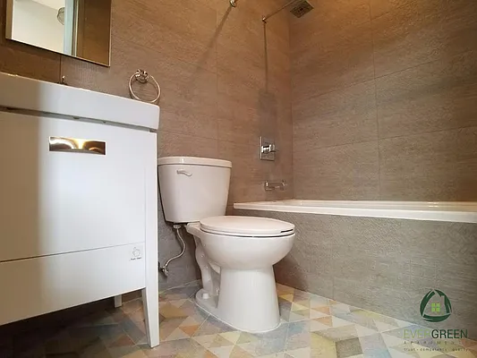 Rented by Evergreen Apartments BK | media 16