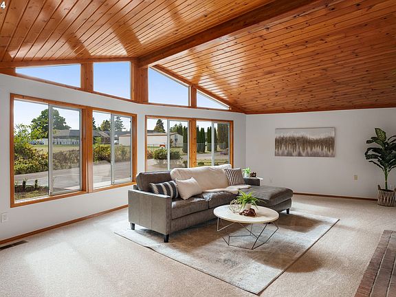 4th image of 890 SE 25th Ct