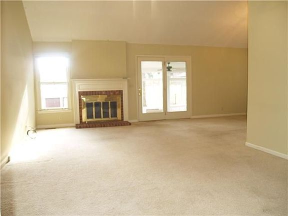 4th image of 4939 Willowbend Dr
