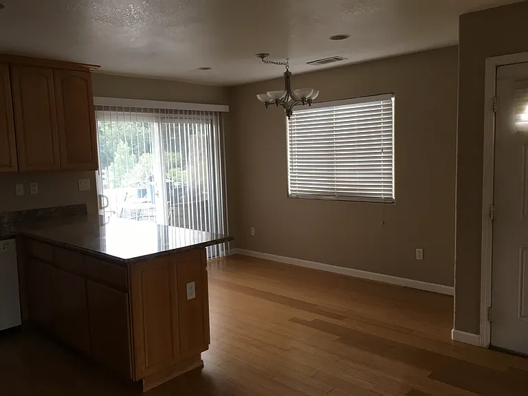 Roosevelt Ln — Photo 4