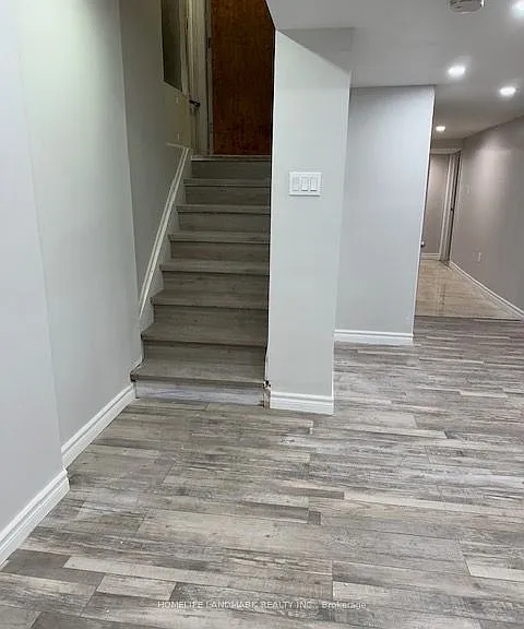 542 Wingrove Cres — Photo 11