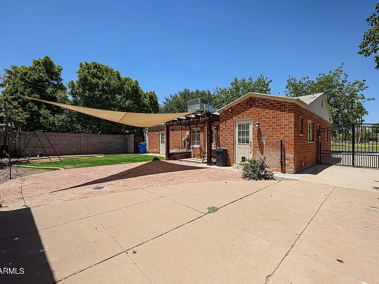 1317 W Holly St — Photo 36