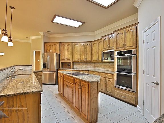 5th image of 2134 Westminster Dr