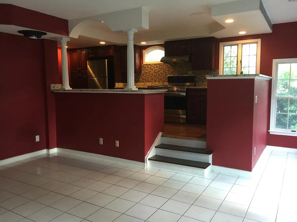 5 bed, 2400 sqft, $4,290 — Photo 4