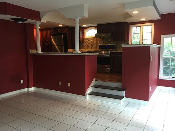 4th image of 2334 Great Falls St