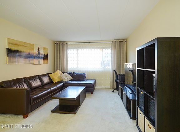 2nd image of 2521 N Thatcher Ave Unit 1D