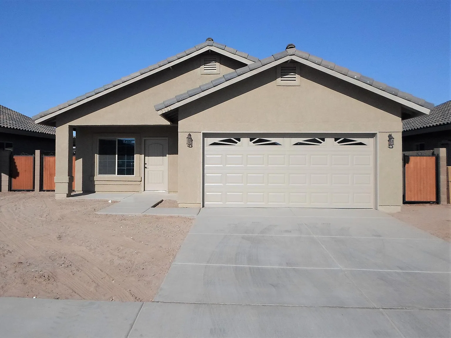 3 bed, 1405 sqft, $1,900 — Photo 2