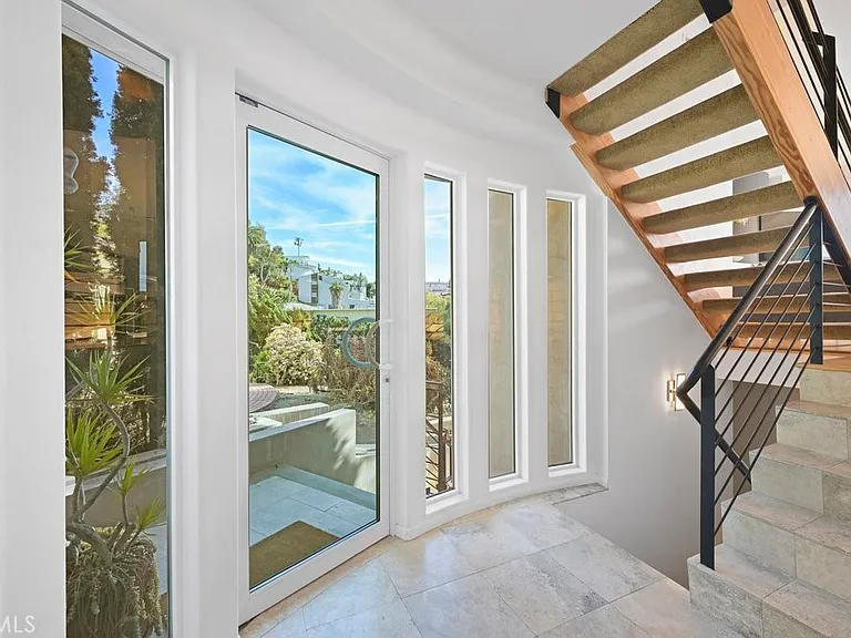 326 Loma Ter — Photo 17
