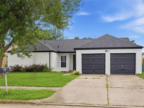 3822 Mackinac Ln, Pasadena, TX 77505