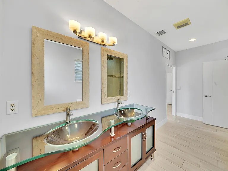 2388 E Edgewater Dr — Photo 18