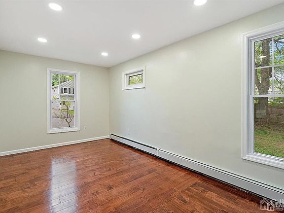 5th image of 948-54 Melrose Pl