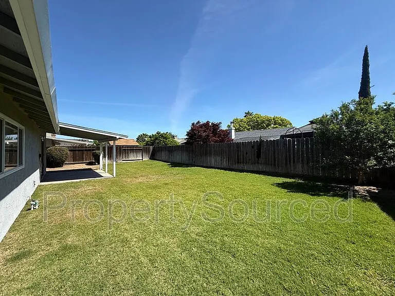 1462 Snyder St — Photo 37