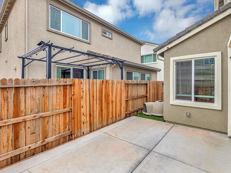 1618 Pagoda Ln — Photo 35
