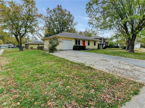 12000 Armitage Dr, Grandview, MO 64030